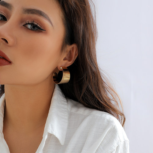 时尚个性大气光面C型耳钉