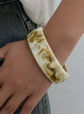 晕染理石纹亚克力手镯女 2025秋冬新潮时尚个性网红气质旅拍饰品