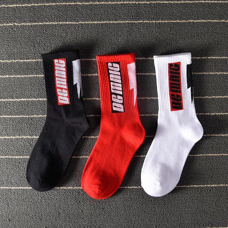 闪电字母潮袜男女中筒长袜