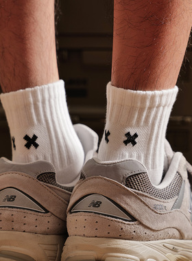 无骨潮牌男白色短筒袜潮流个性刺绣中筒棉袜cityboy学生运动短袜