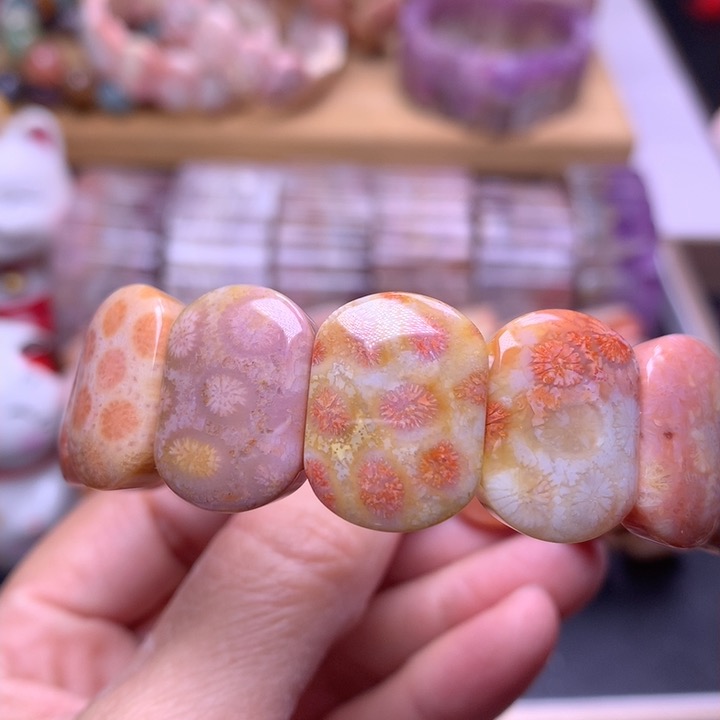 上新珊瑚玉手牌小花喜欢可拍下