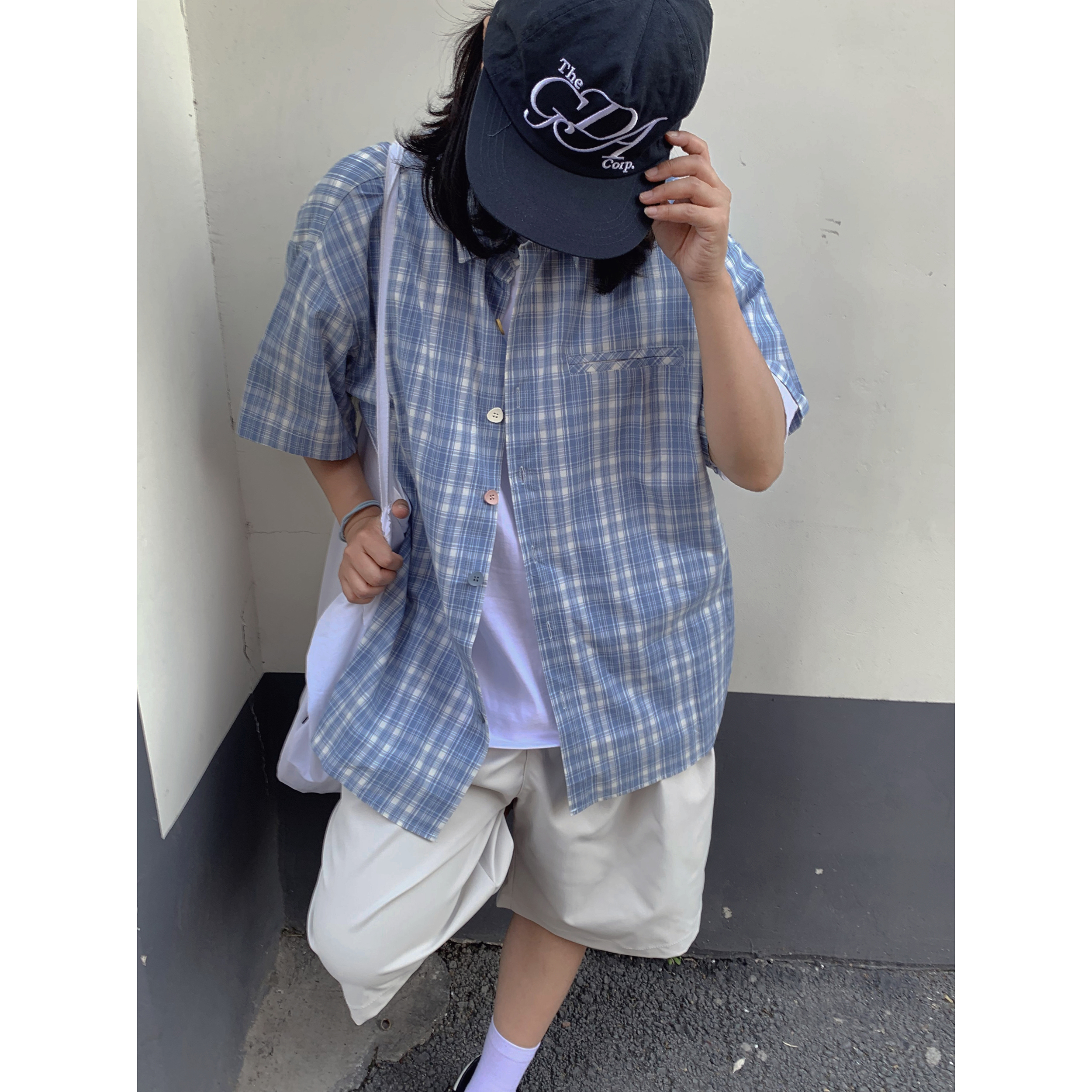 清爽浅蓝格子短袖衬衫