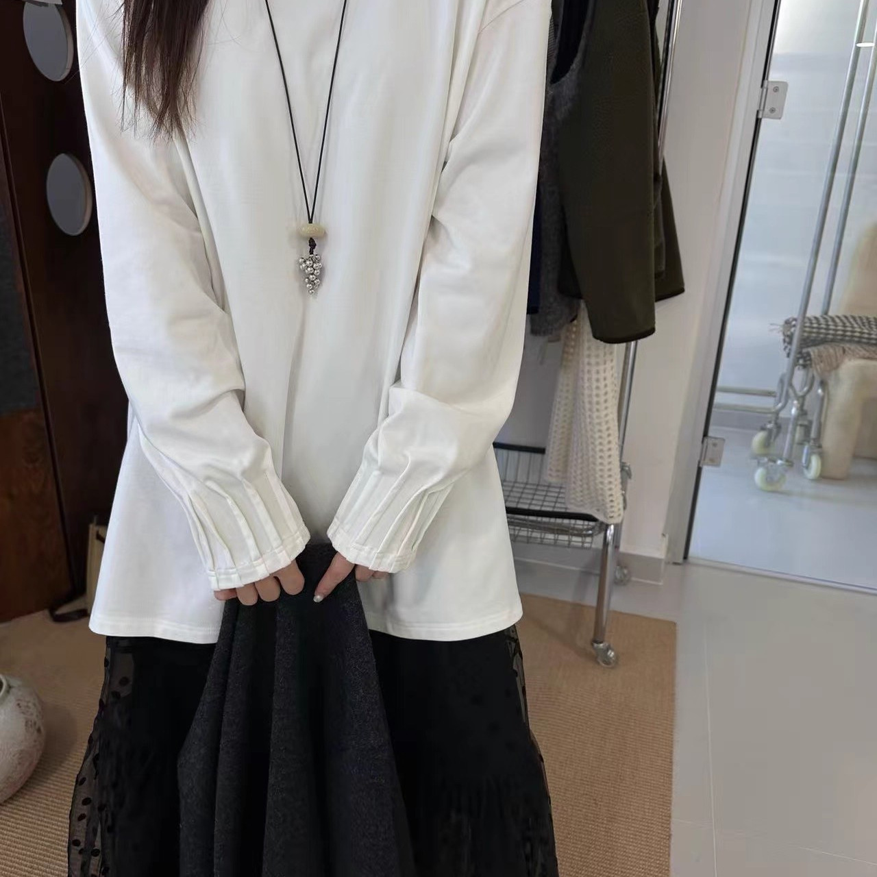 one秋冬袖口百褶设计感韩版休闲纯色后背贝壳扣内搭T恤打底上衣潮