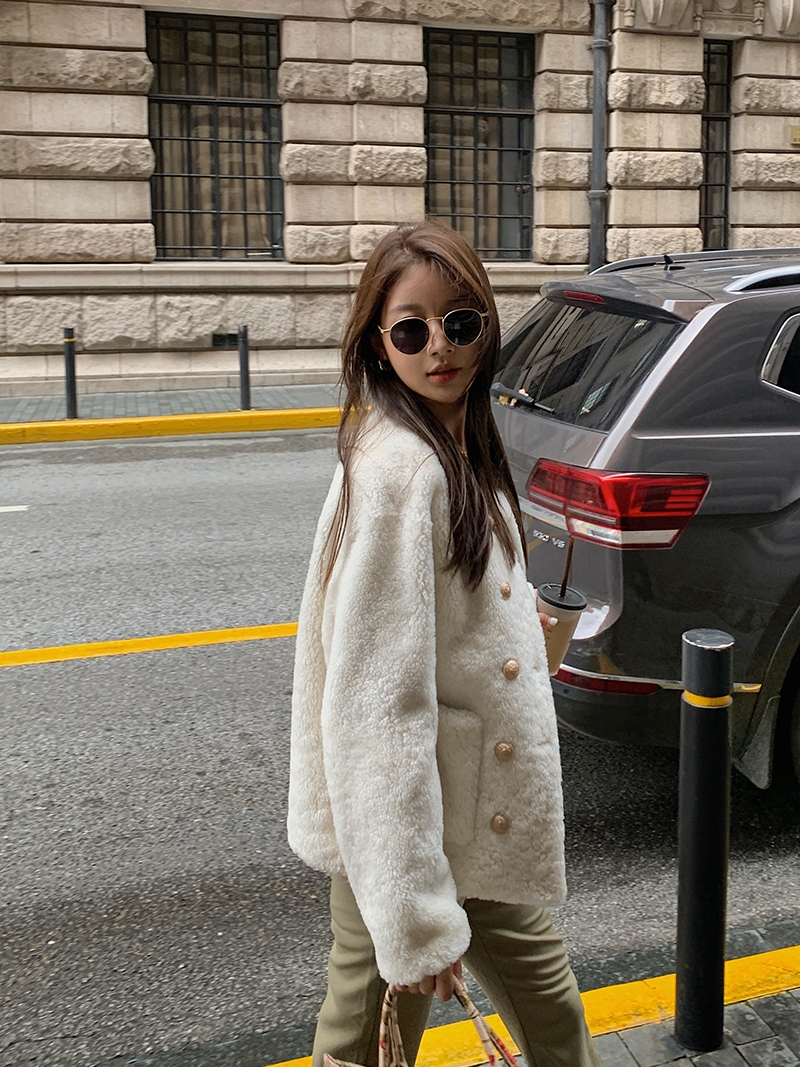 2022 winter new imported merino fur coat women's double-breasted lamb wool young fur short