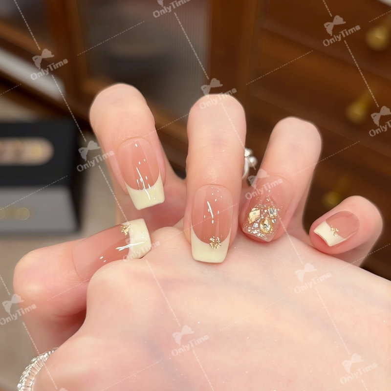 Q【奶油蓓蕾】裸色奶白法式金钻穿戴甲温柔轻奢显白通勤手工美甲