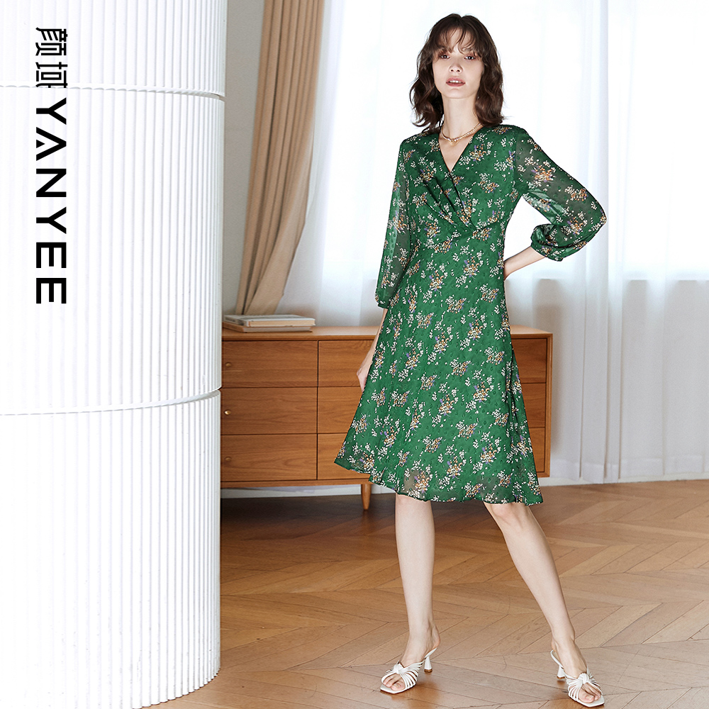 颜域七分袖V领连衣裙.