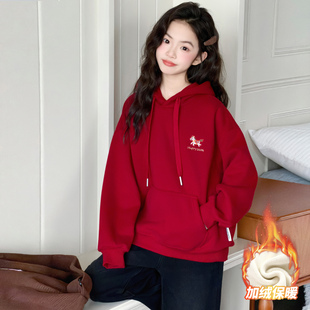 女童加绒连帽卫衣2026新款小马刺绣新年红色厚款儿童保暖冬上衣潮