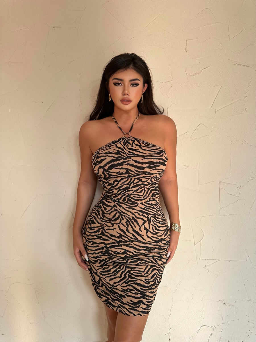 la pinky【虎系女友】原创性感虎纹显瘦挂脖露背系带包臀连衣裙