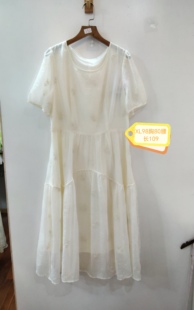 米色休闲简约显瘦连衣裙 98胸 咨询库存下单