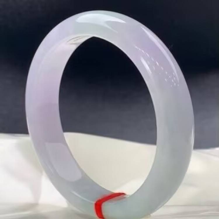 冰糯种春带彩翡翠处理玉镯子