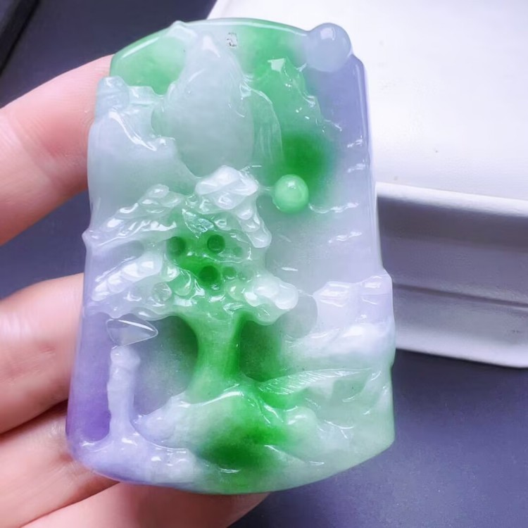 紫罗兰飘绿翡翠处理招财山水挂件