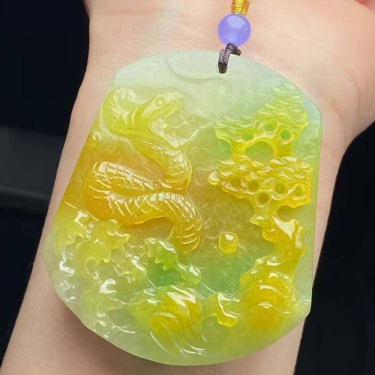 冰糯种黄翡翡翠处理福禄玉蛇挂件