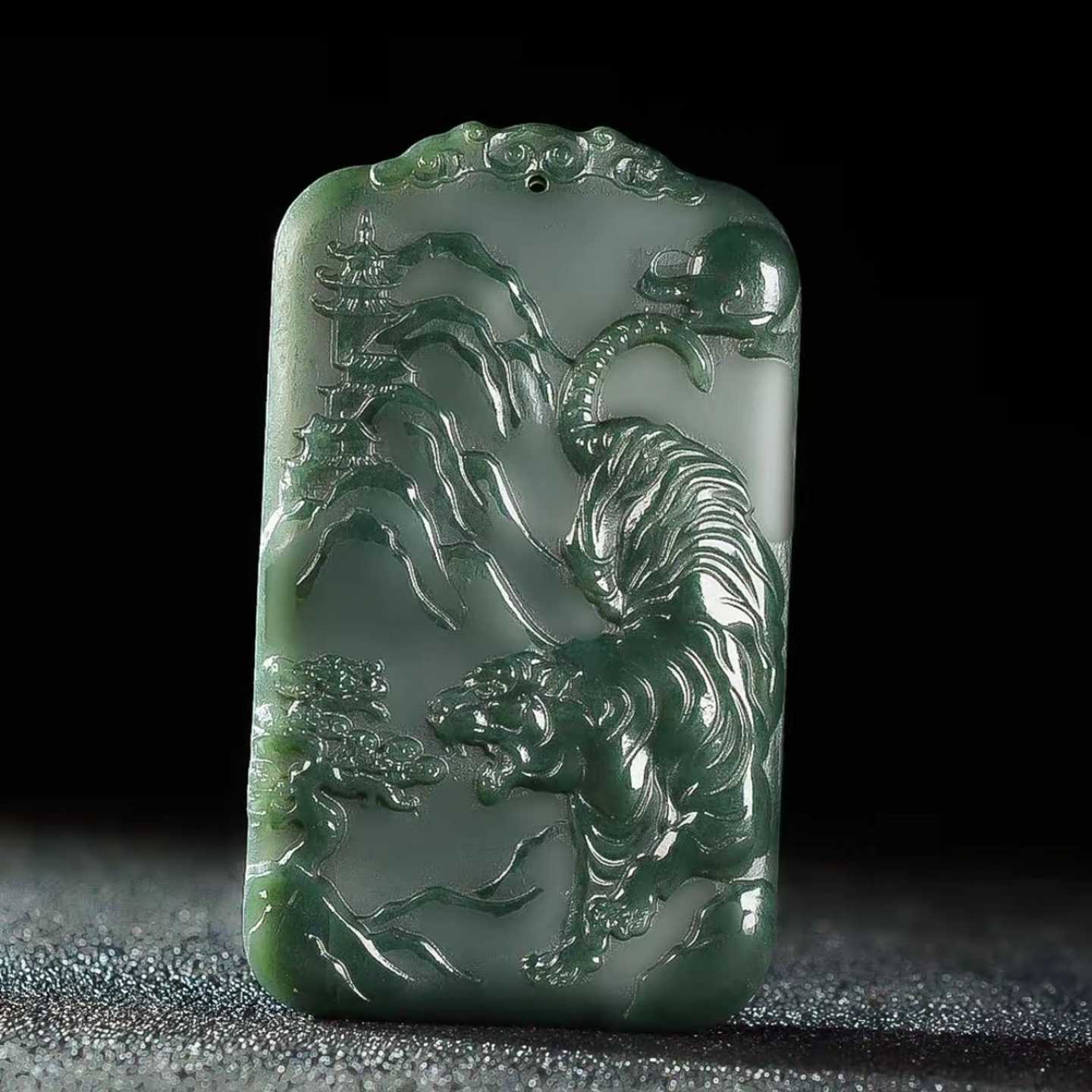 天然新疆和田玉生肖虎吊坠
