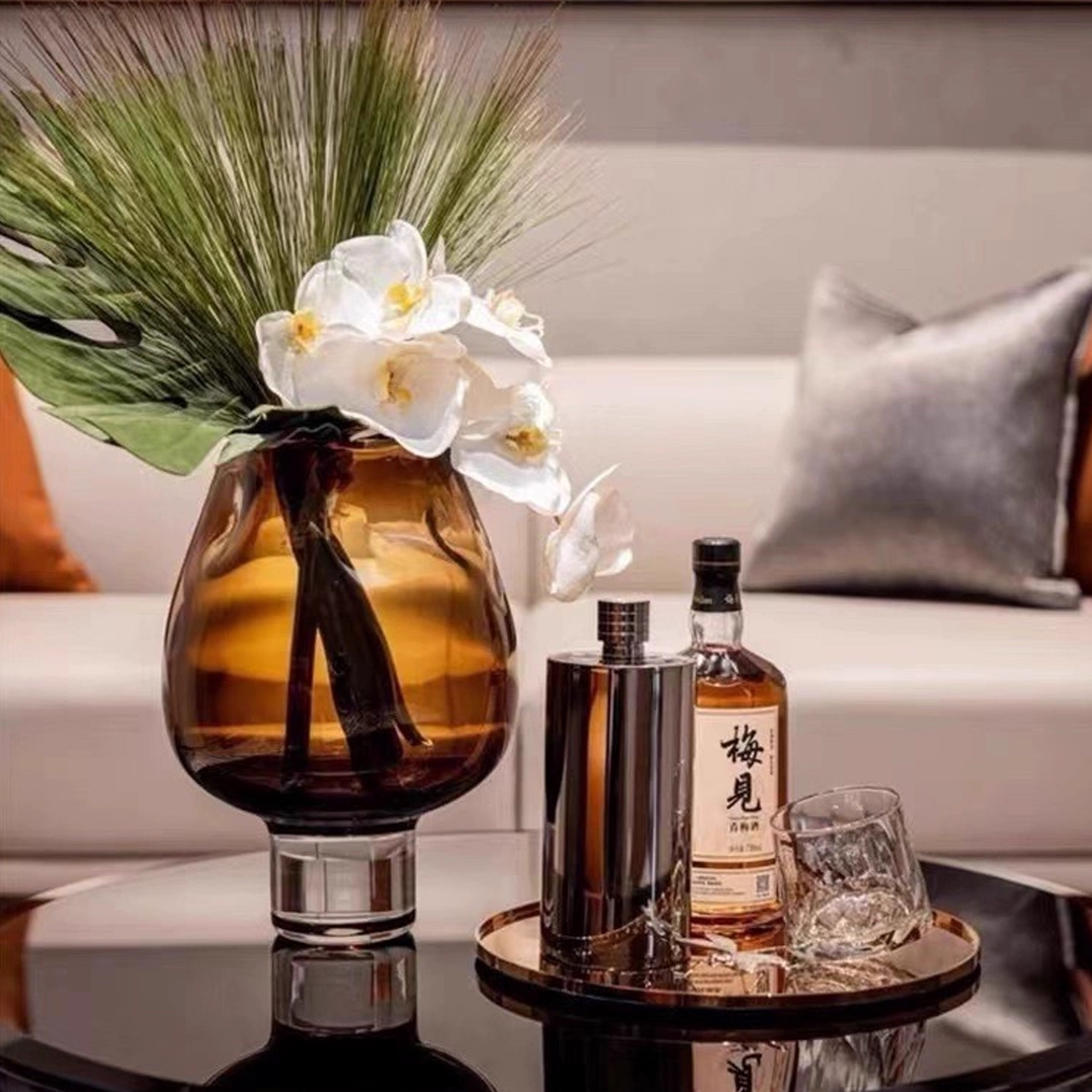 现代轻奢样板间圆形茶几酒水主题