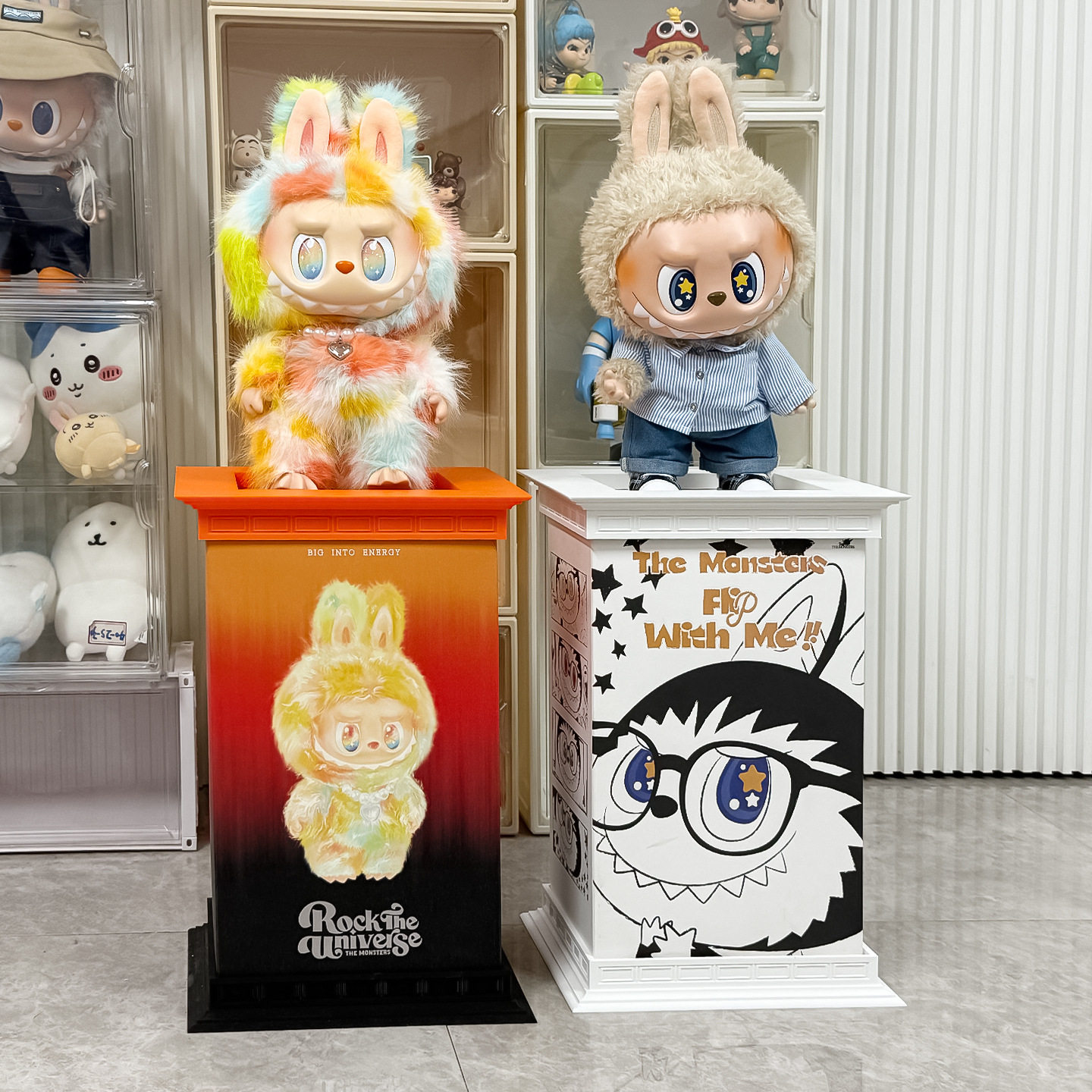 LABUBU扎染大娃rock罗马柱底座亚克力展示盒大天使透明磁吸开门