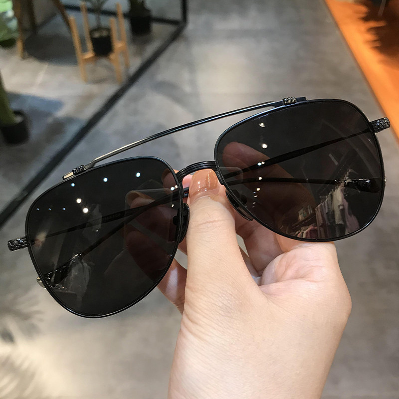 2021新款简丹萝心潮百搭太阳镜男复古加宽大框超轻蛤蟆镜开车专用