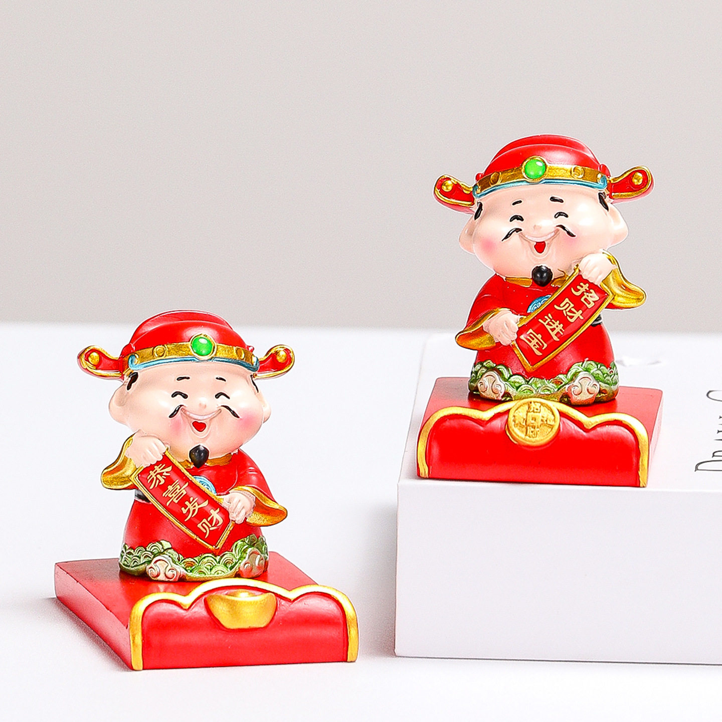 可爱财神爷桌面小摆件手机支架办公室工位装饰品新年春节年会礼物