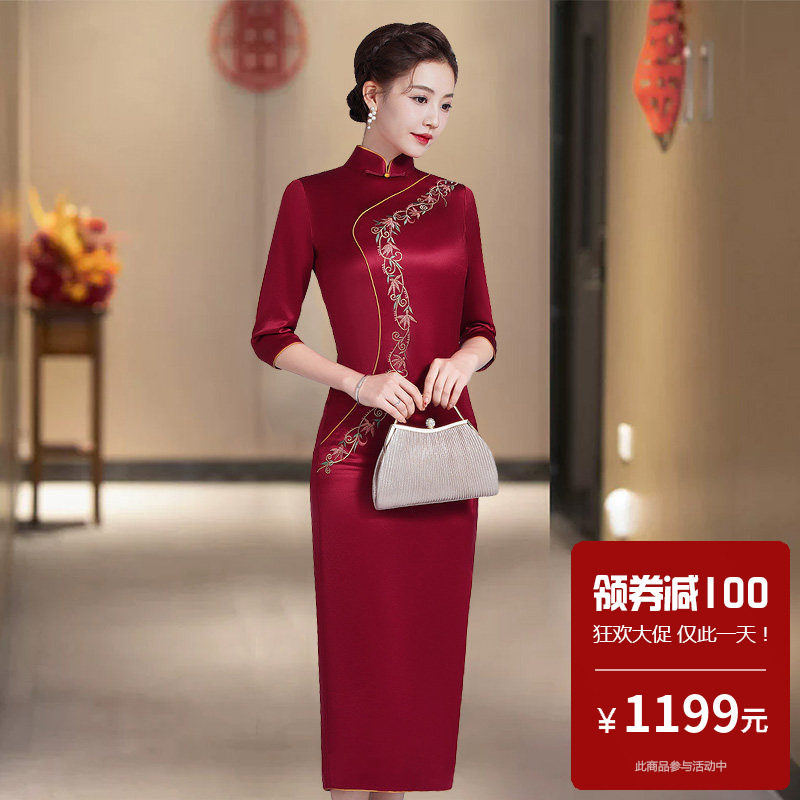 高端刺绣醋酸缎面旗袍中长款七分袖喜婆婆礼服裙轻奢小众红色婚礼