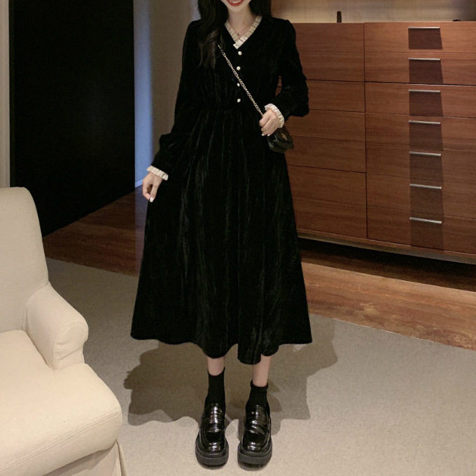 秋季小众复古赫本风小黑裙内搭打底黑色长裙气质丝绒连衣裙女