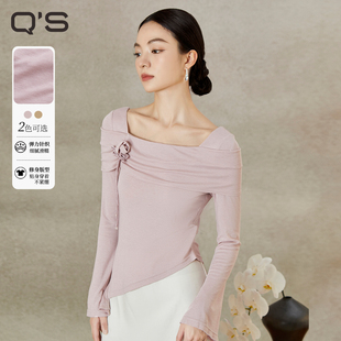 復古一字肩純欲風針織衫 QS秸熙2025春秋新款 玫瑰胸花不對稱短T恤