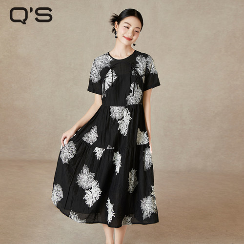 QS秸熙轻国风绣花连衣裙