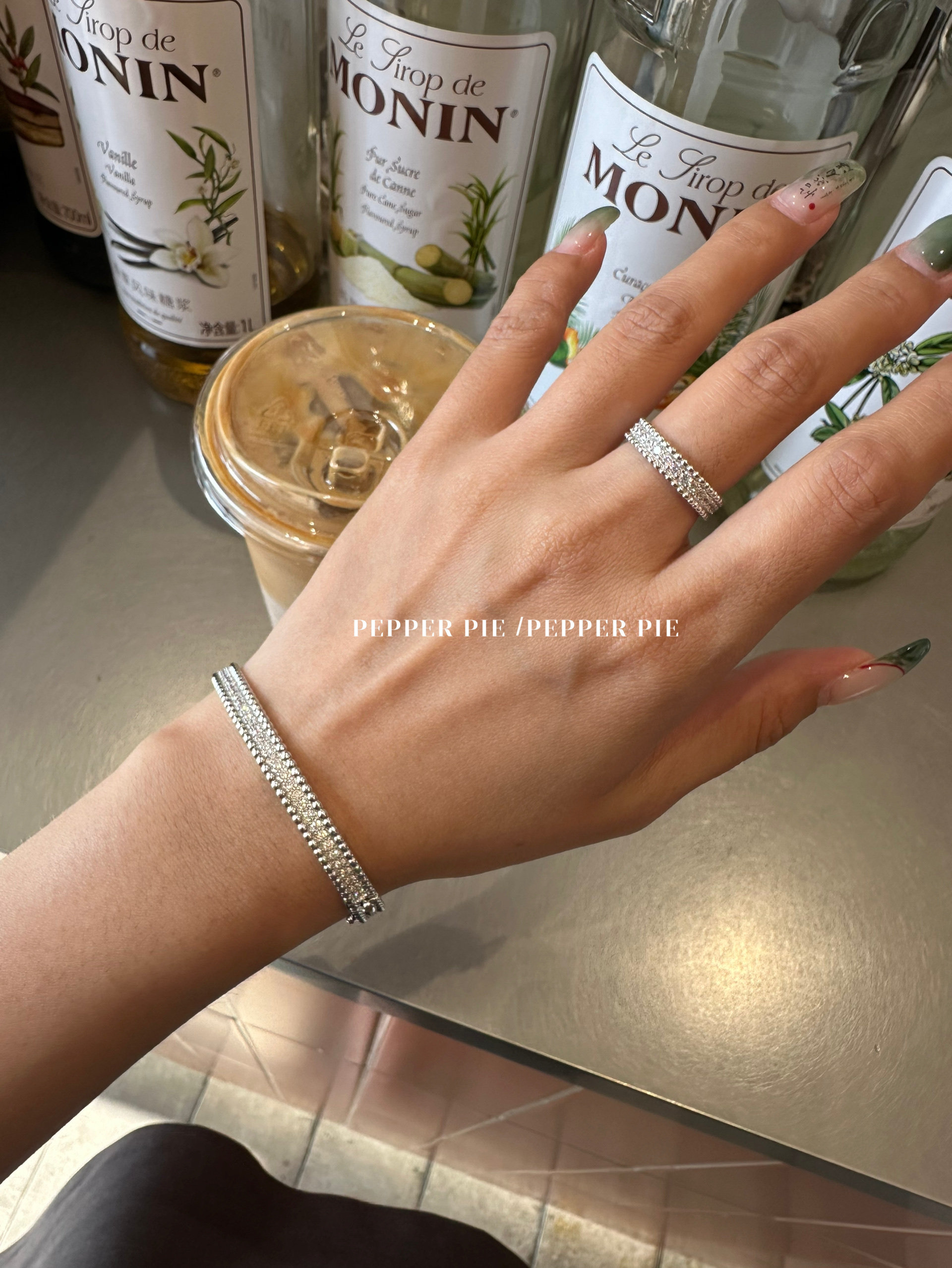 辣椒派 重工s925纯银镀白金满钻满天星戒指女 闭口日常需要排钻戒