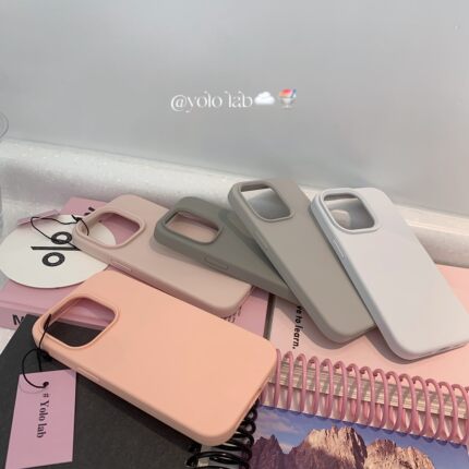 YOLO LAB简约高级感百搭纯色液态硅胶保护套iphone15适用14苹果13pm手机壳16全包防摔经典软17pro糯亲肤手感