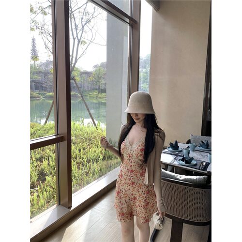 小飞袖v领碎花连衣裙女夏季蕾丝拼接复古收腰裙子法式浪漫a字短裙