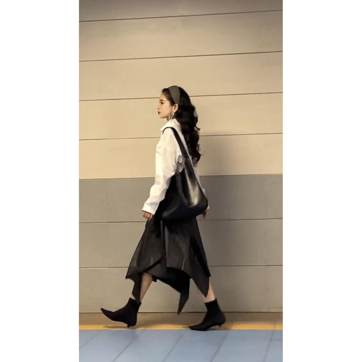 韩系轻熟通勤风时尚套装女2025早秋新款高级感白色衬衫不规则半裙