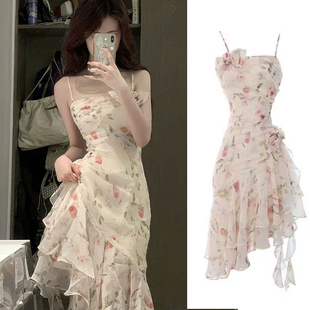 小众设计不规则白色碎花吊带春夏新款连衣裙收腰甜辣纯欲风长裙子