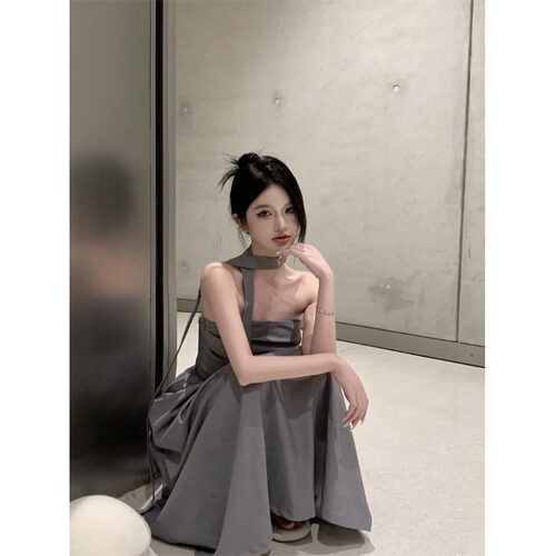 kumikumi灰色抹胸连衣裙女夏季收腰显瘦褶皱A字裙高级感中长裙子