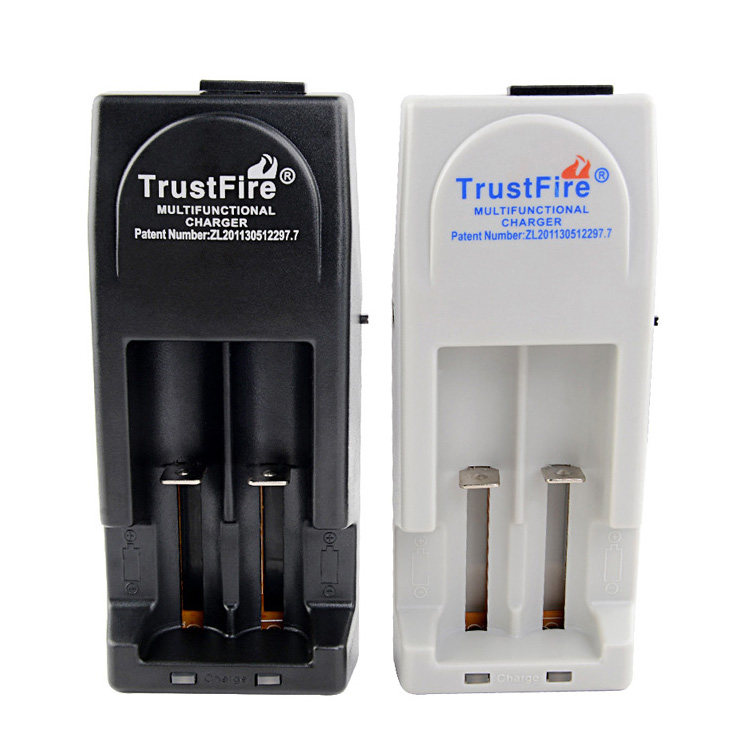 TrustFire TR-001 3V and 4.2v 18650 可充电电池充电器 黑 白