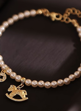 新款串珠碎冰冰小马钱币手串吊坠复古轻奢精致高级感本命年百搭款