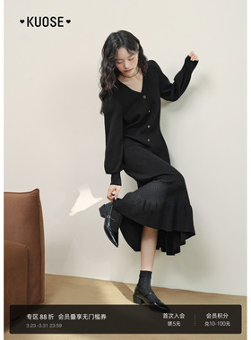 阔色黑色v领内搭打底针织连衣裙女25秋冬季新款长袖毛衣小黑裙子