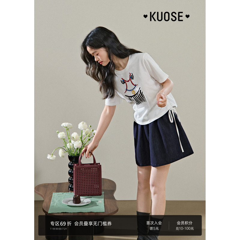 白色趣味印花设计感上衣短款