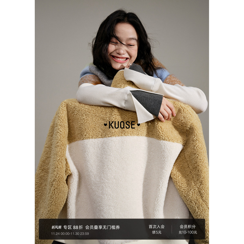 翻领设计、撞色设计、仿羊羔毛