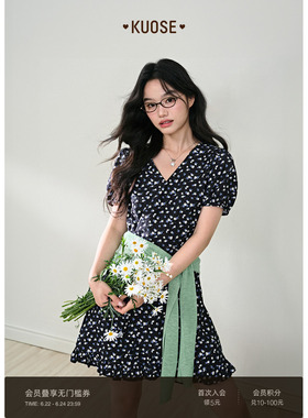 阔色黑色碎花v领短袖收腰连衣裙女2026夏季新款不规则a字短裙子春