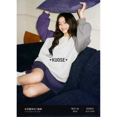 浅灰色运动圆领加绒卫衣女