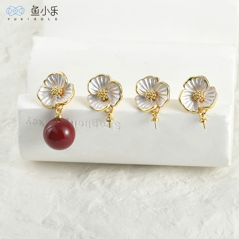 铜镀真金白色花朵带羊眼银针耳钉