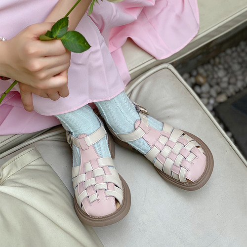 喵唔的天空彩色编织罗马凉鞋