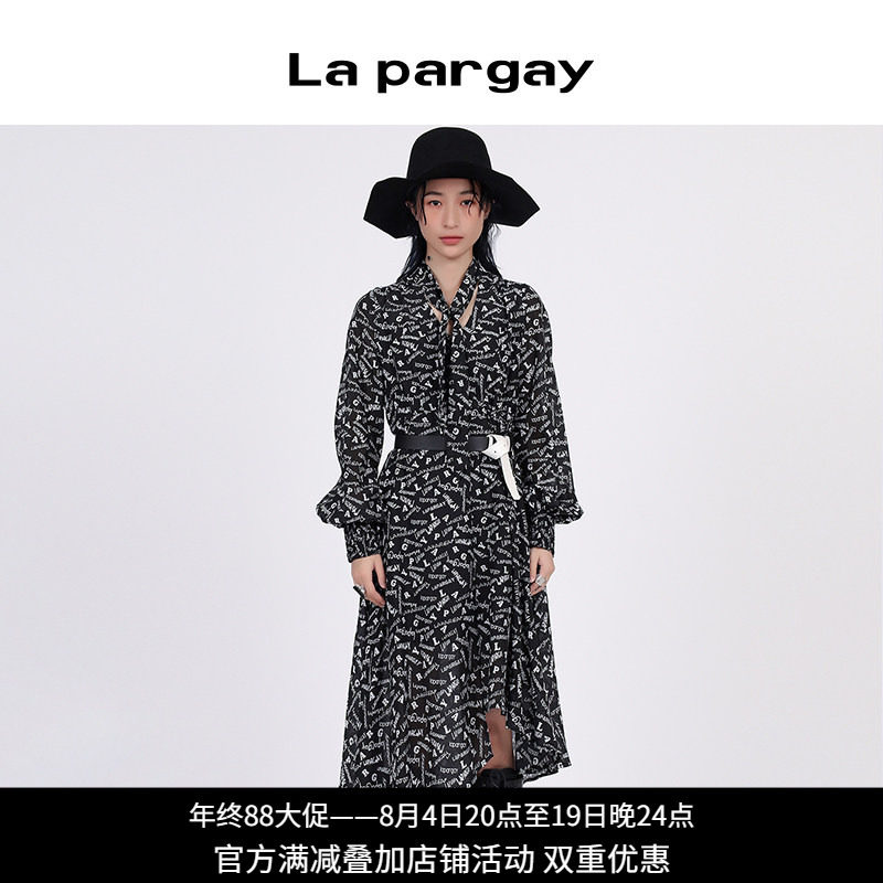 纳帕佳复古字母印花显瘦连衣裙