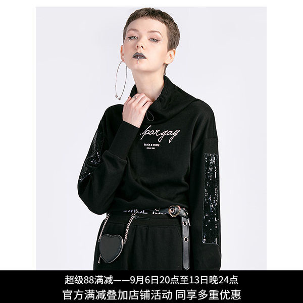 纳帕佳黑色字母高领宽松卫衣女