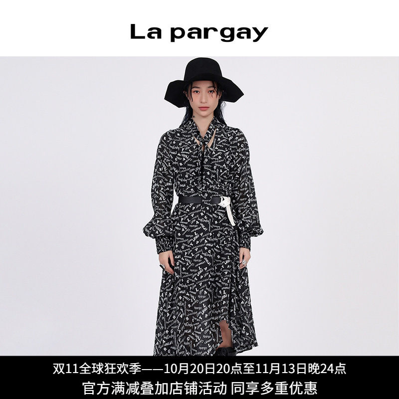 纳帕佳复古字母印花显瘦连衣裙