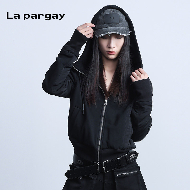 La pargay纳帕佳酷感休闲风连帽拉链短外套女黑色收腰设计感百搭