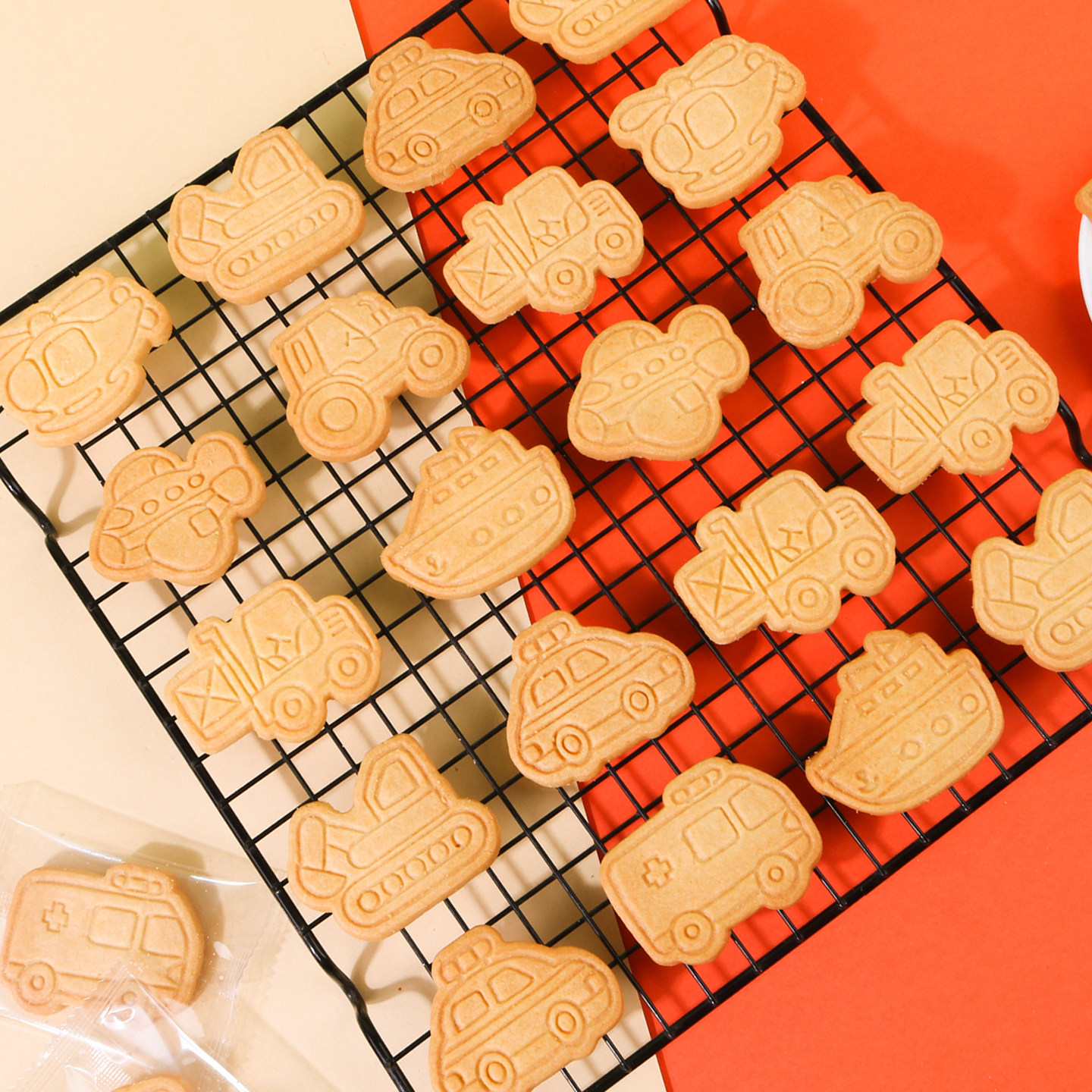 趣味卡通飞机小汽车轮船交通造型饼干大个黄油味曲奇饼干独立包装