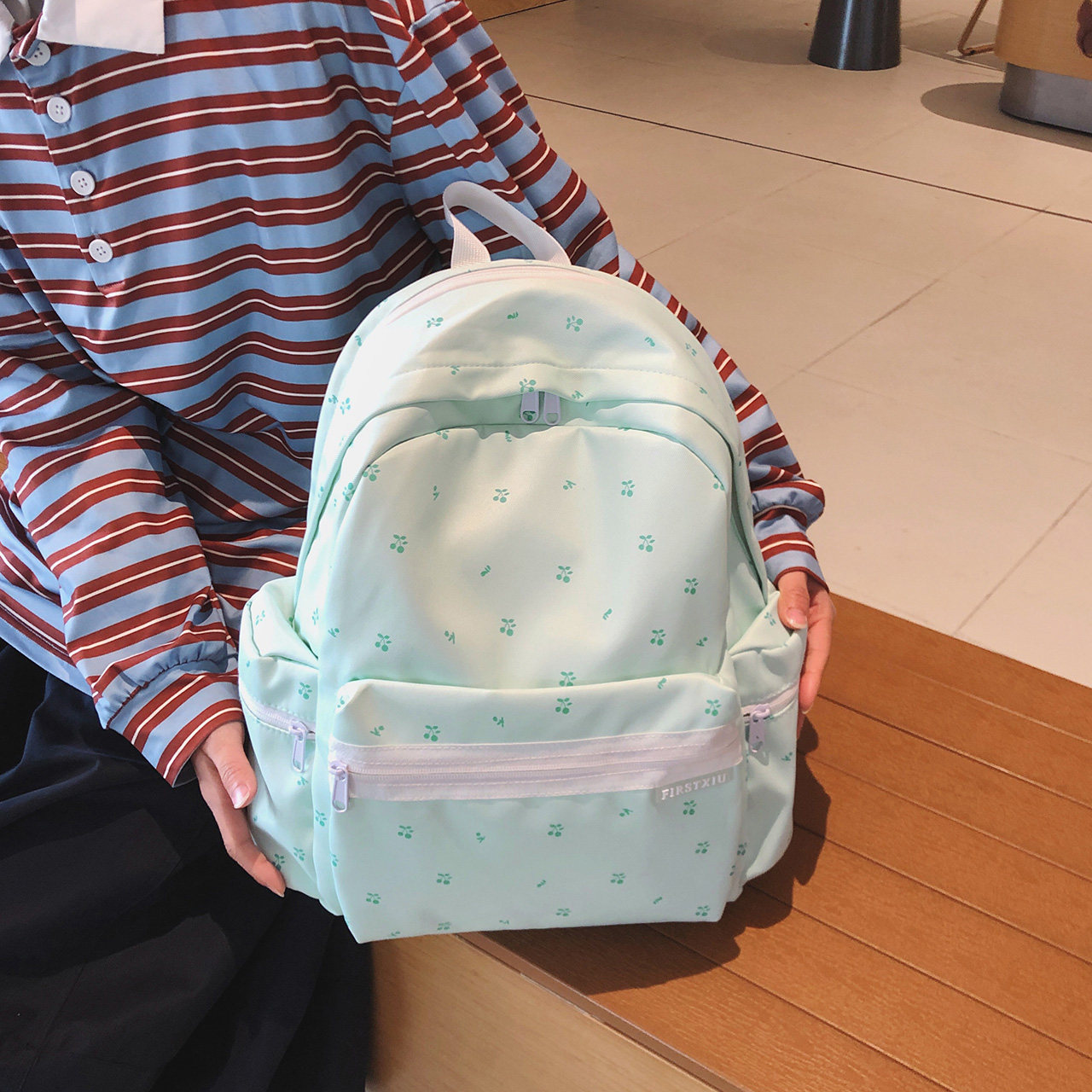 夏季新款少女风小花双肩背包女学生高颜值ins小众轻便大容量书包
