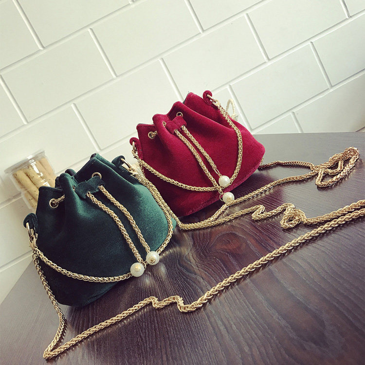 女包包2020夏季新款时尚丝绒迷你水桶包链条小包韩版单肩斜挎女包