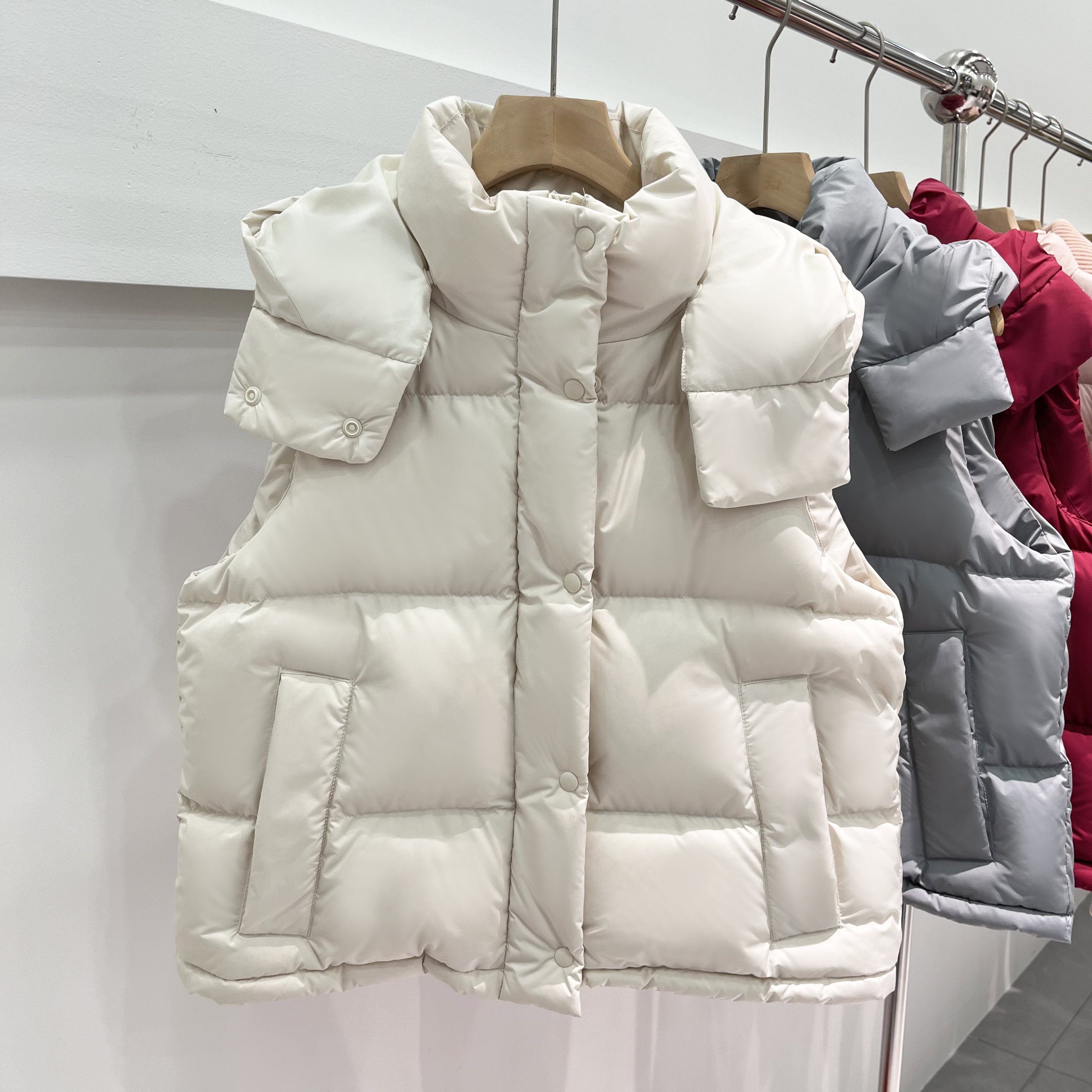 2025年冬季新款90白鸭绒羽绒服女短款加厚可脱卸帽羽绒马夹外套潮