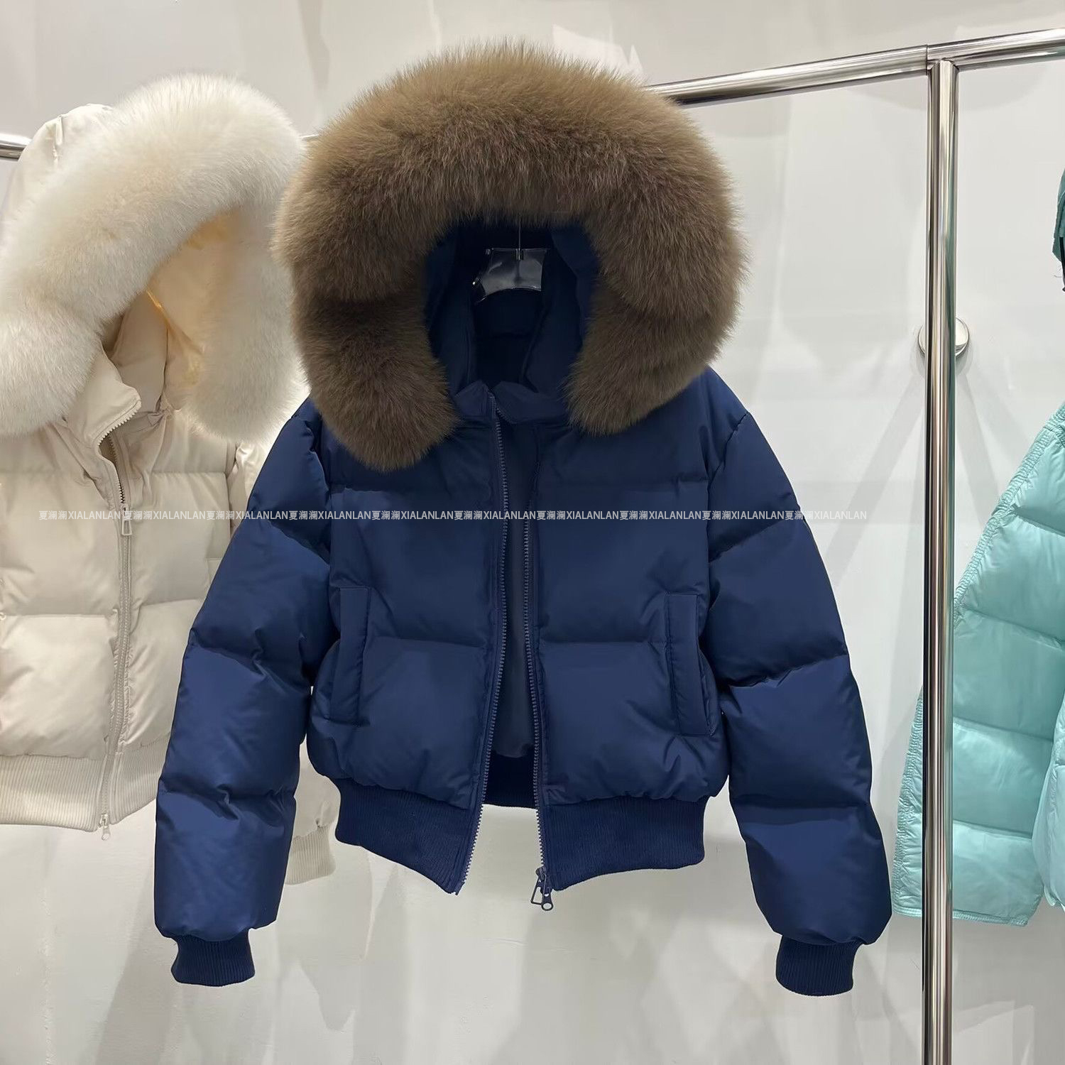 90白鸭绒2025年冬季新款大毛领羽绒服女短款收腰加厚面包服外套潮