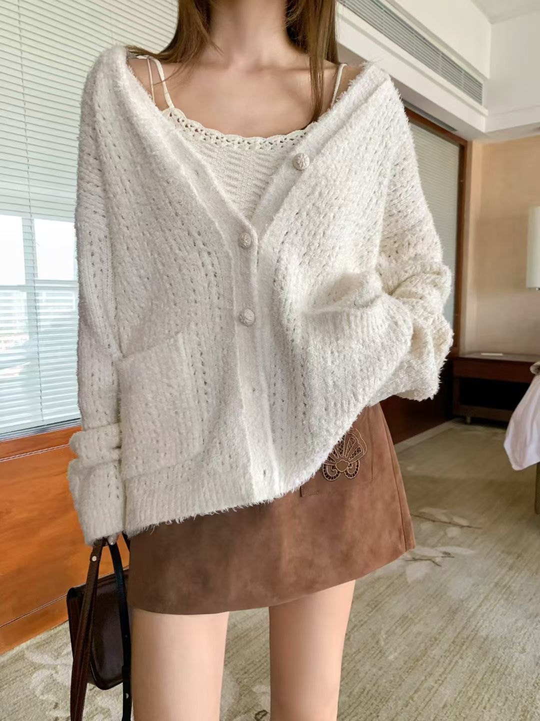 26早春设计师原创慵懒风V领宽松长袖毛衣外套女温柔镂空针织上衣